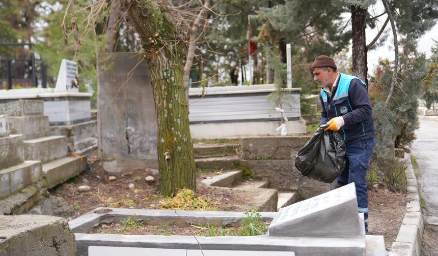 Battalgazi’de Bayram Öncesi Cami Ve Mezarlıklar Temizleniyor