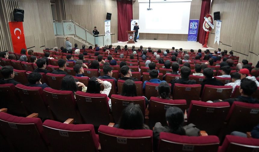 Bonus Hoca’dan Gençlere Sınav Taktikleri