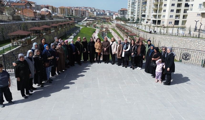 Battalgazi Belediyesi Proje Ve Yatırımları Ak Parti Yeşilyurt Kadın Kolları’na Tanıtıldı
