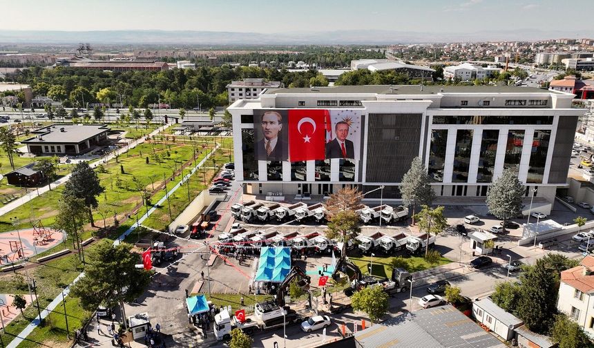 Yeşilyurt Belediyesi 31 Yeni İş Makinası Aldı