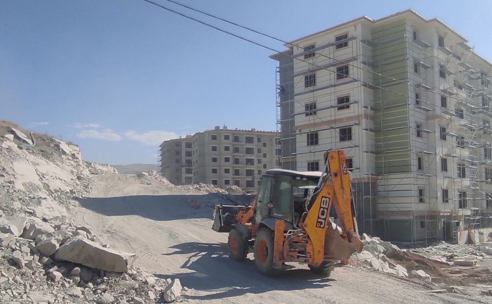 Bilinçsiz Yapılan Kazılar Elektrik Kesintilerine Neden Oluyor