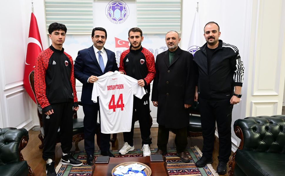 Battalgazi Belediyespor’un Milli Futsalcılarından Başkan Taşkın’a Ziyaret