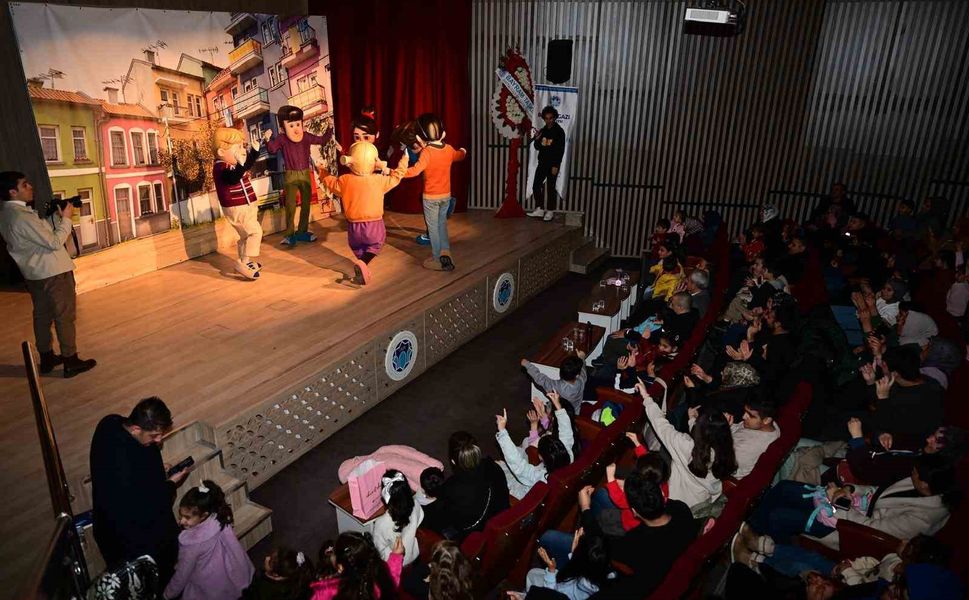 Battalgazi’de Çocuklara Karne Sevinci: Rafadan Tayfa Sahneye Çıktı