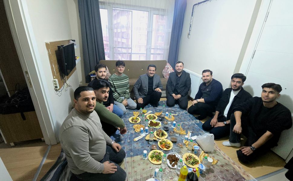 Başkan Bayram Taşkın’dan Öğrenci Evine Gönül Sofrası Ziyareti