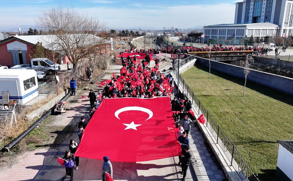 'Tek Bayrak, Tek Vatan' Yürüyüşünde Yeşilyurt’ta Milli Birlik Coşkusu
