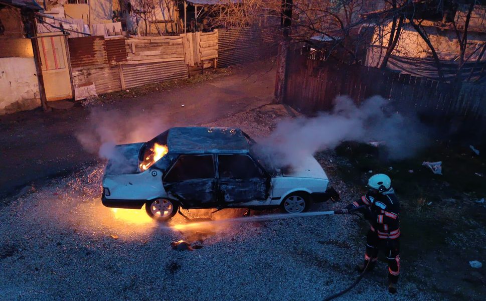 Babasının Otomobilini Kundakladı