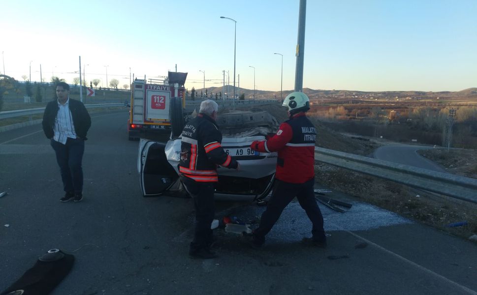 Malatya'da Otomobil Takla Attı: 3 yaralı
