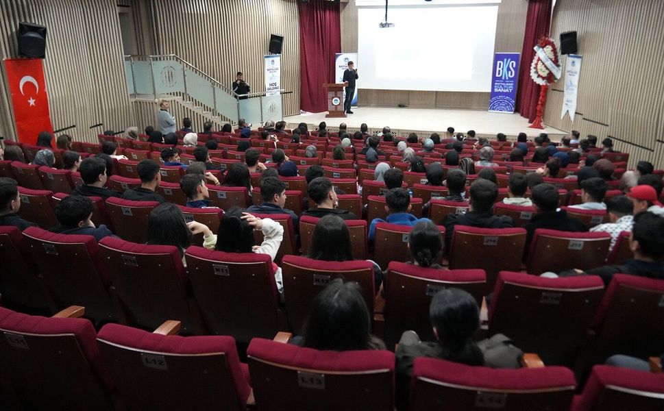 Bonus Hoca’dan Gençlere Sınav Taktikleri