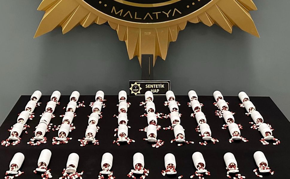 Maşti Otogarında Çok Sayıda Hap Ele Geçirildi