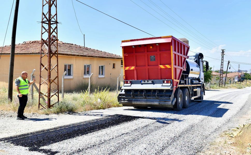 Başkan Geçit; ‘Yeşilyurt'ta Kırsal Mahallelerin Ulaşım Konforu Artıyor’
