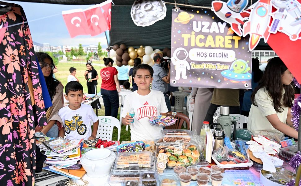 Büyükler pazar görsün etkinliğinin 36 bin 880 tl Geliri yetimler kervanına bağışlandı