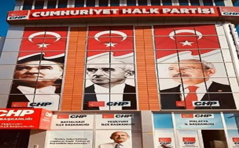 CHP'de Yeni Yönetim Gece Yarısı İl Binasına Girdi