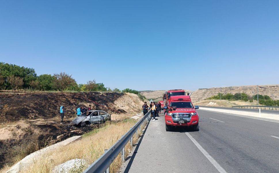 Araba Alev Alev Yandı, 1  Kişi Hayatını Kaybetti
