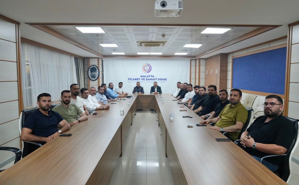 Sadıkoğlu, genç girişimcilerle bir araya geldi