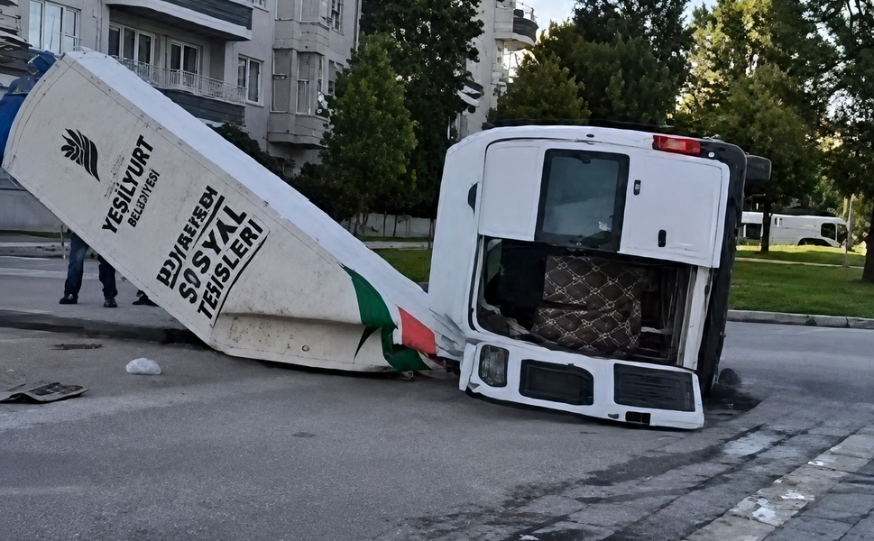 Malatya’da Minibüs Devrildi: 4 yaralı