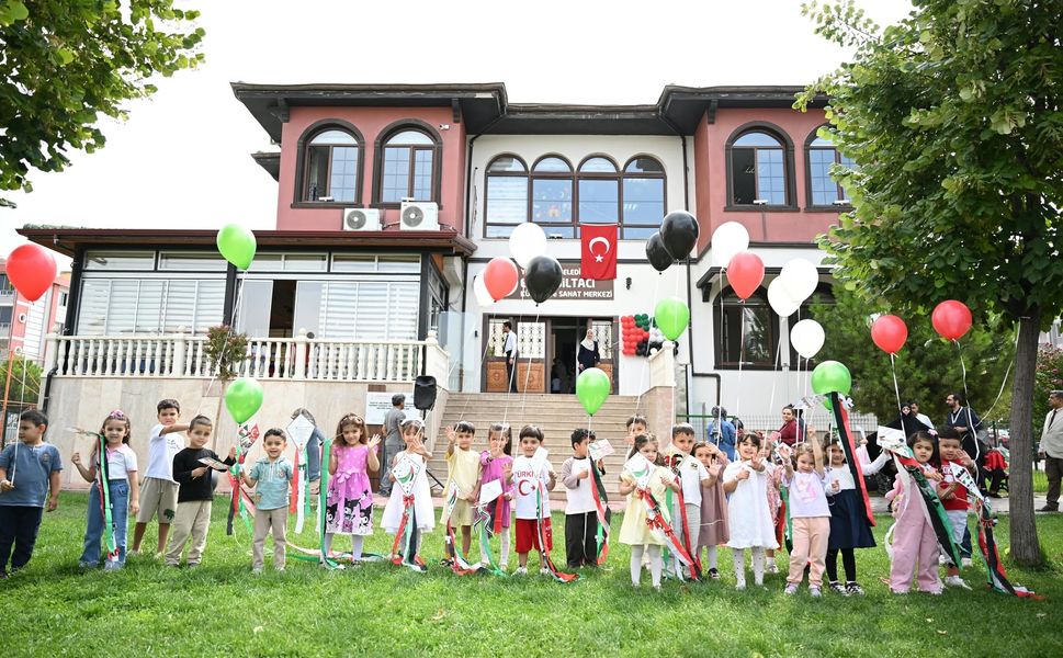 Yeşilyurt'ta Uçurtmalar Gazzedeki Çocuklar İçin Yükseldi