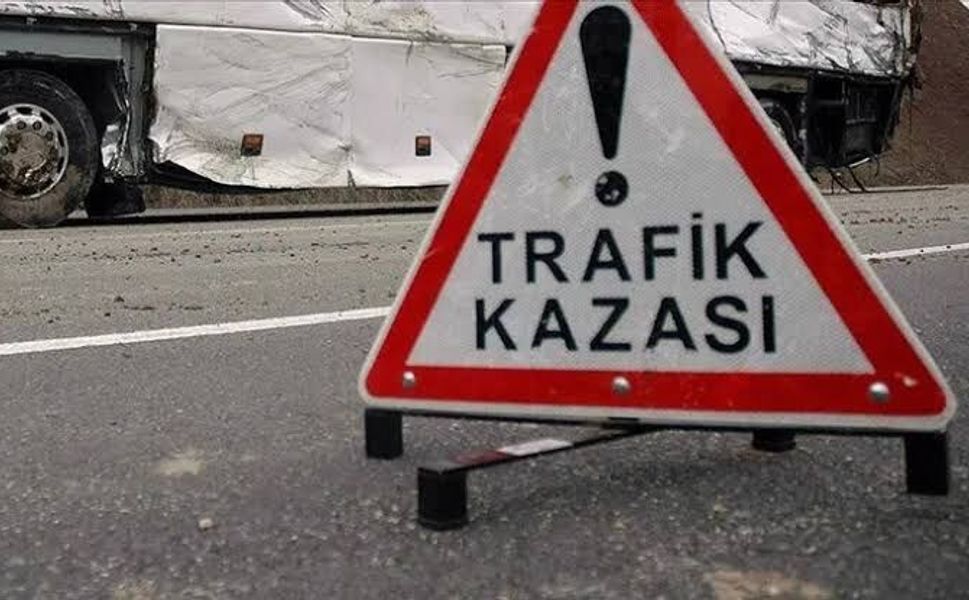 Çekiciyle Tur Otobüsü Çarpıştı: 11 Ölü