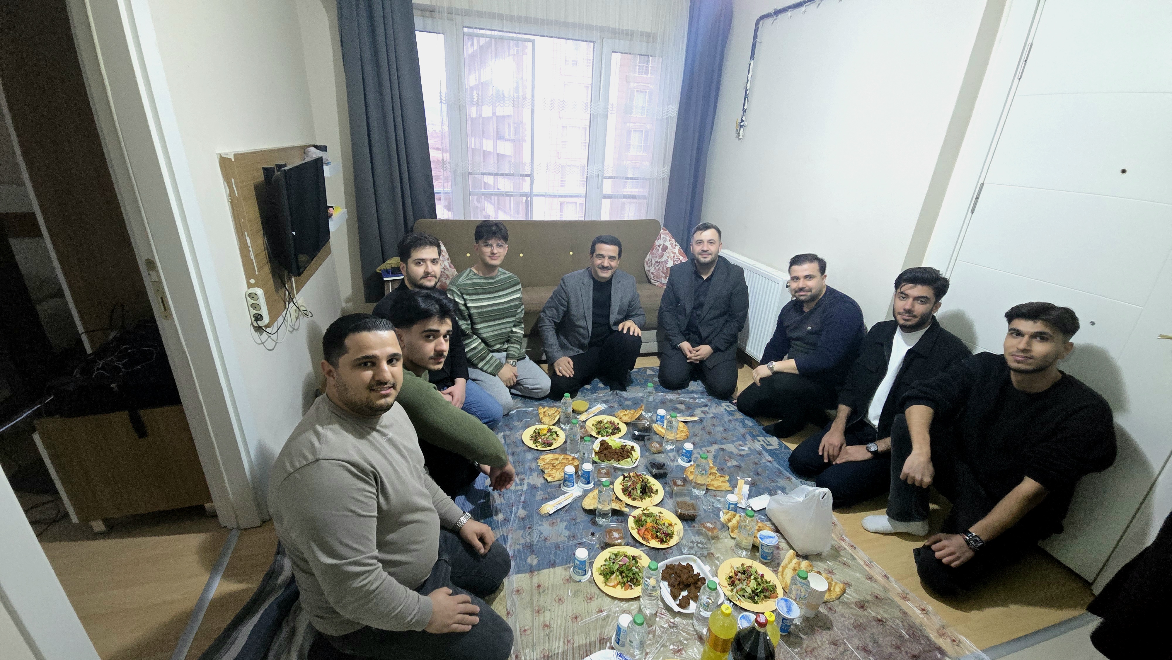 Başkan Bayram Taşkın’dan Öğrenci Evine Gönül Sofrası Ziyareti