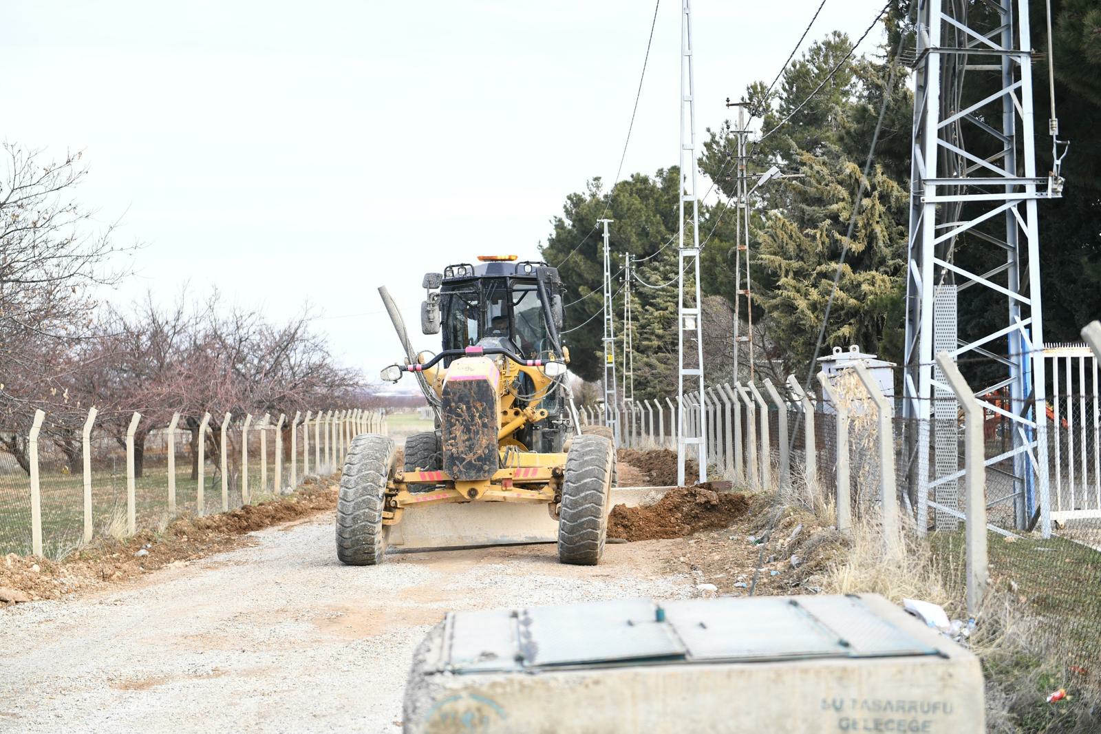 Yeşilyurt Belediyesi Görgü Mahallesi’nde Yol Seferberliğini Sürdürüyor