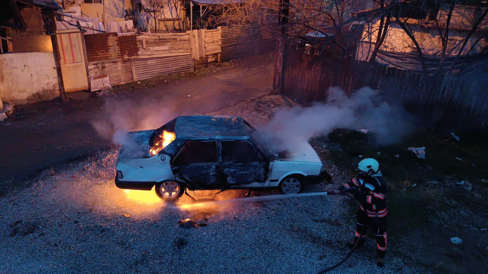 Babasının Otomobilini Kundakladı