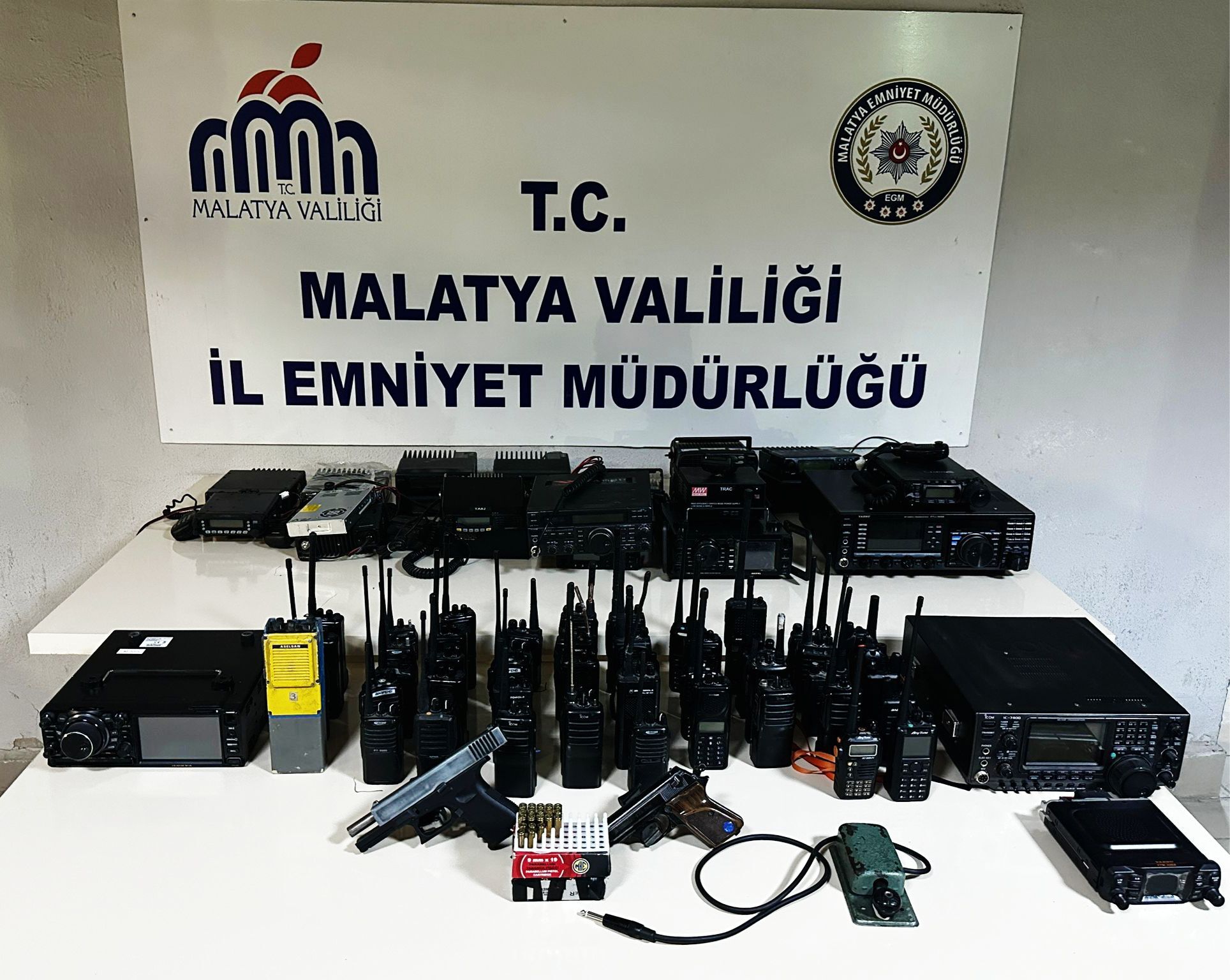 Polis Frekanslarını Dinleyen 6 Şüpheli Yakalandı