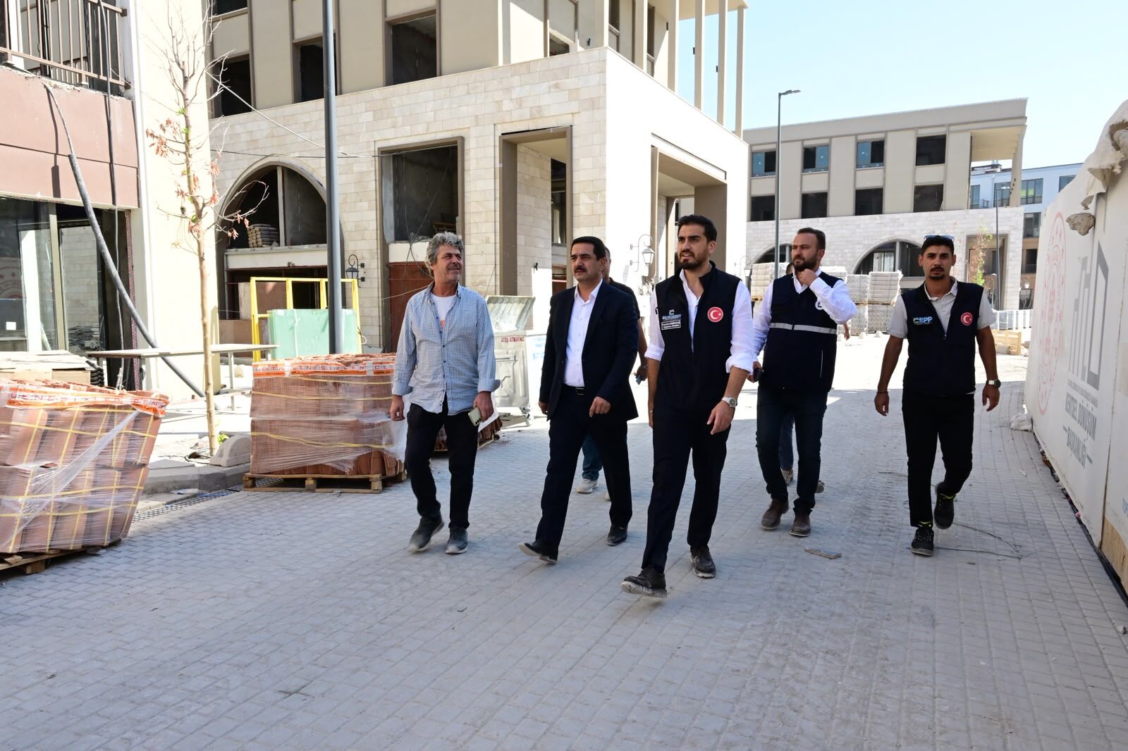 Başkan Taşkın'dan Şemsiye Sokak Müjdesi